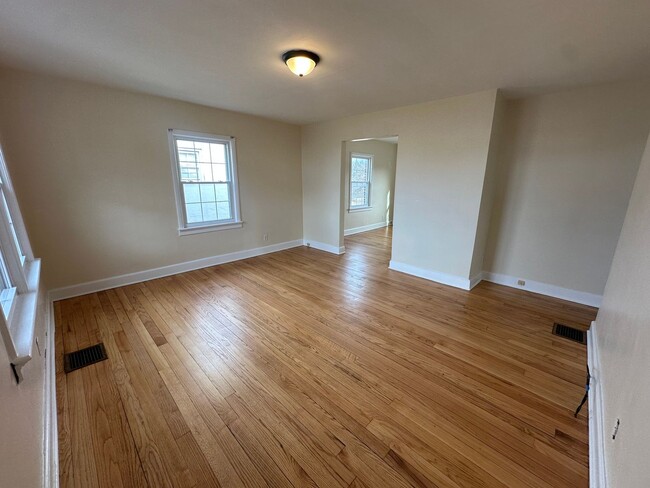 Foto del edificio - Spacious brick house in Lynchburg