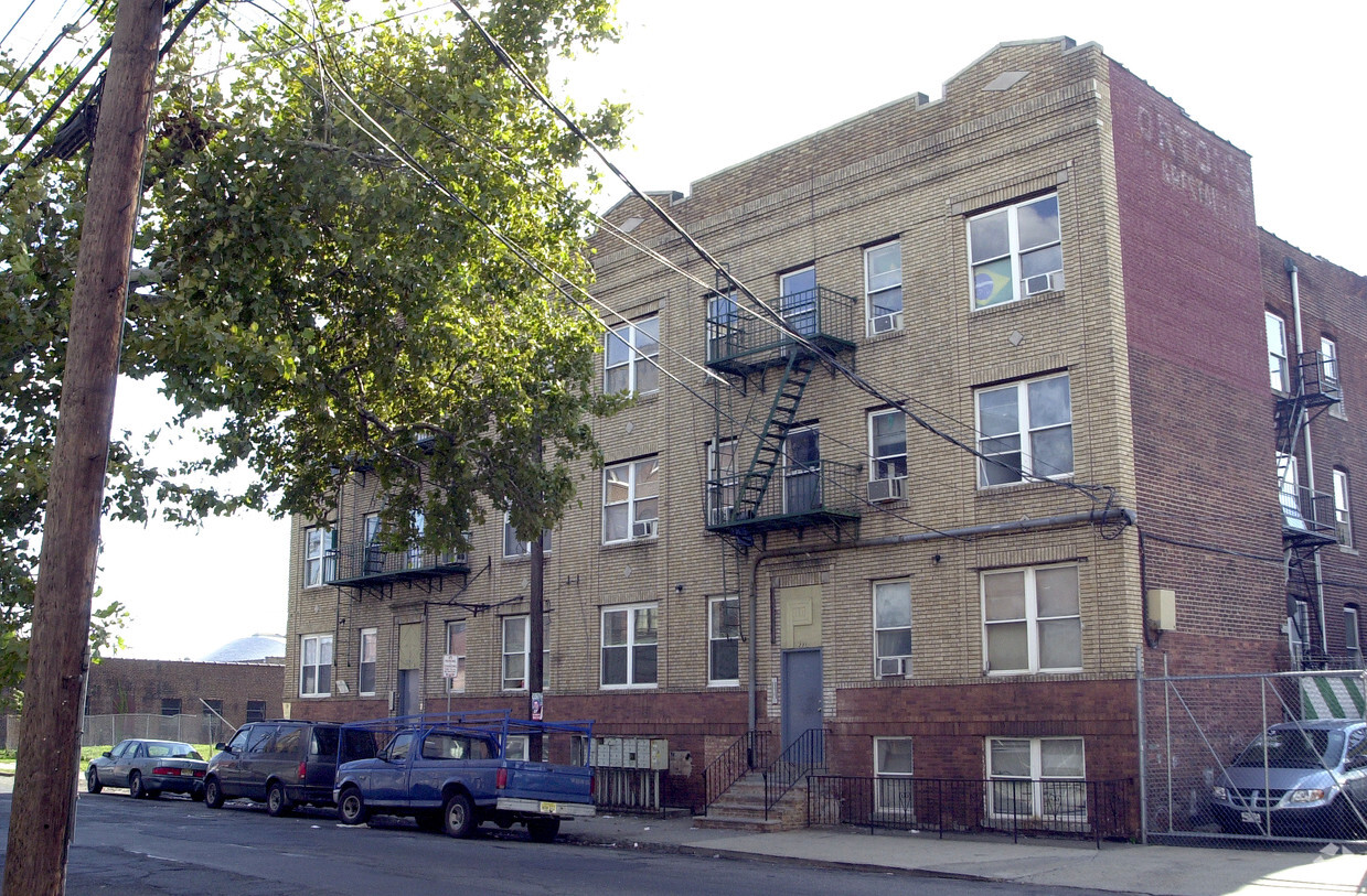 Building Photo - 231-235 South St