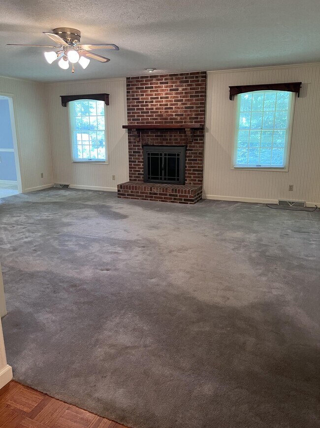 Building Photo - 1600 Colonial Ridge Rd