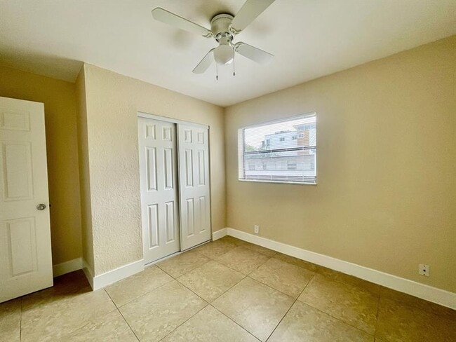 Building Photo - 601 NE 29th Dr