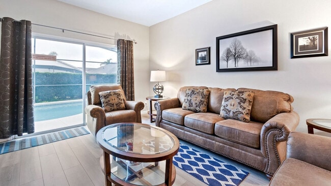 Building Photo - 8159 Fan Palm Way
