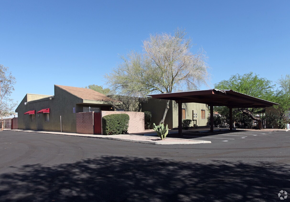 Foto del edificio - 3231 E Presidio Rd