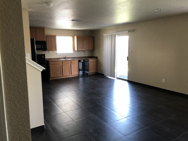 Foto del edificio - Well-Maintained 4-Bedroom Home with Game Room, Gazebo & Trail Access