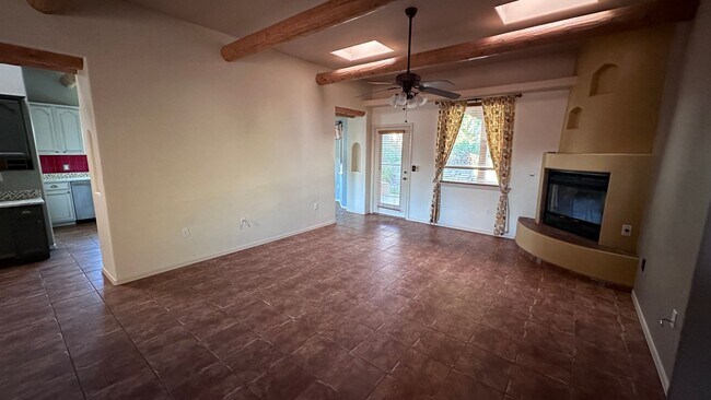 Foto del edificio - Beautiful 3 Bedroom 2 Bathroom with Low Ma...