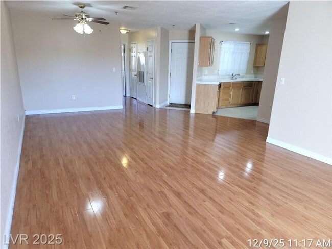 Foto del edificio - Inviting Green Valley Condo with Dual Balconies & Great Community Amenities!