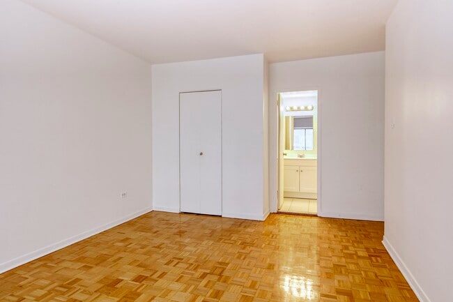 Photo du bâtiment - 2400 Av. Van Horne