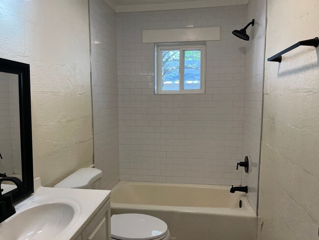Building Photo - 119 Blanton Ave