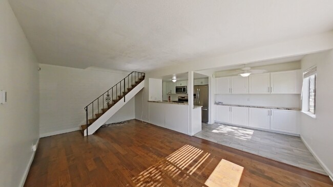 Building Photo - 2-Bedroom Townhome in Carpinteria – Pool, ...