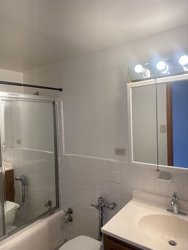 Foto del edificio - 4180 N Marine Dr