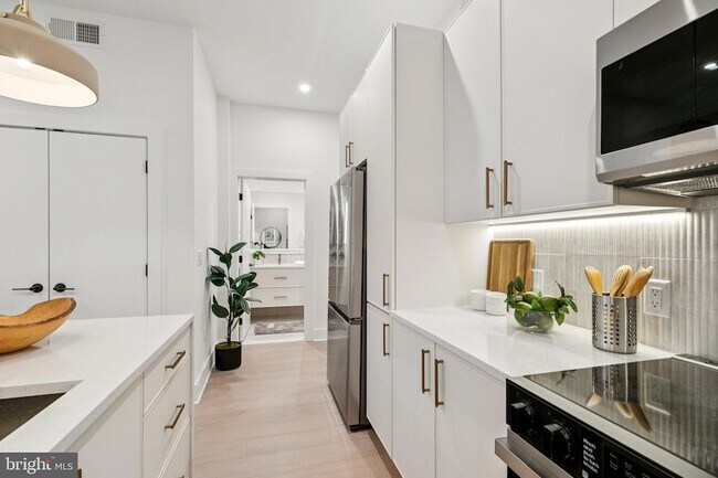 Foto del edificio - 30 W Allens Ln