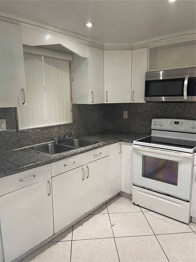 Foto del edificio - 7505 SW 82nd St