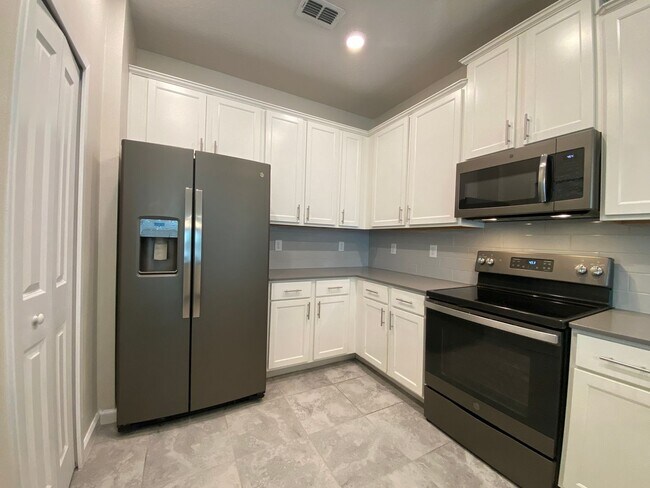 Building Photo - 3BD/2.5BA Townhome in Econ Trails Near Val...