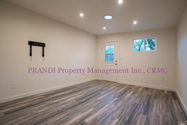 Building Photo - "Charming Studio Retreat in San Rafael – C...