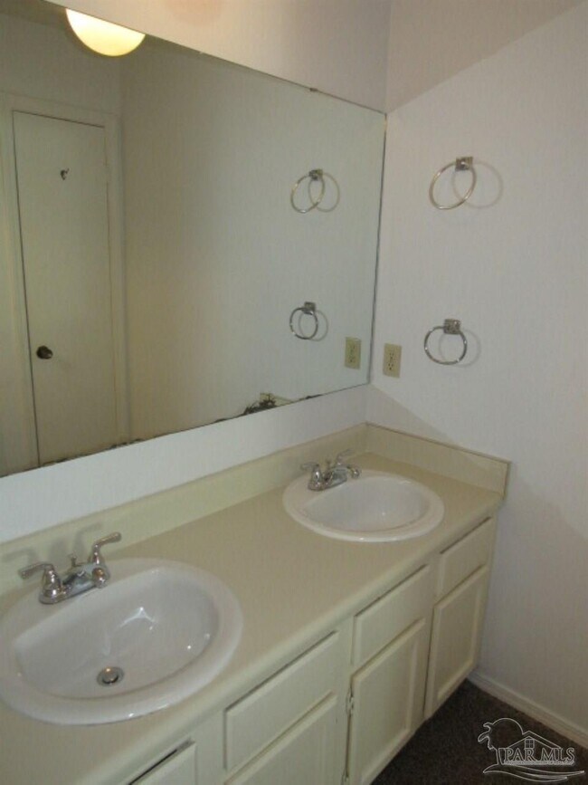 Building Photo - 2299 Scenic Hwy