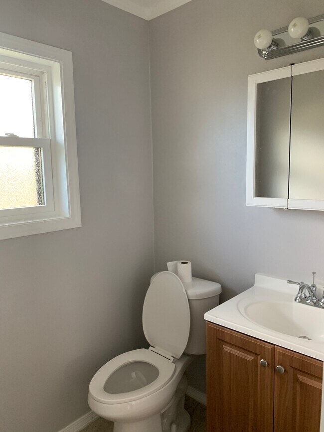 Building Photo - 85-13 Pokai Bay St. (412)