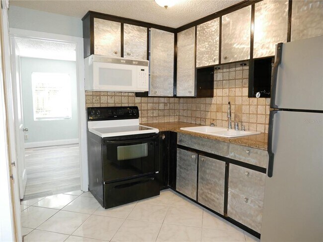 Building Photo - 7301 Sunset Way