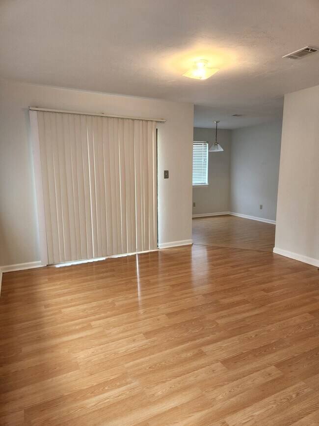 Building Photo - 1317 Airport Dr