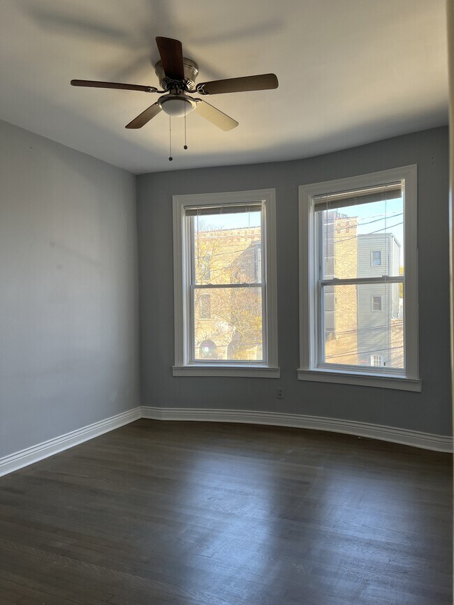Foto del edificio - 3105 W Diversey Ave