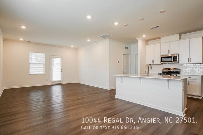 Foto del edificio - 10044 Regal Dr