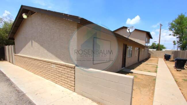 Building Photo - Beautiful Apt - Private Yard, W/D Hookups!...