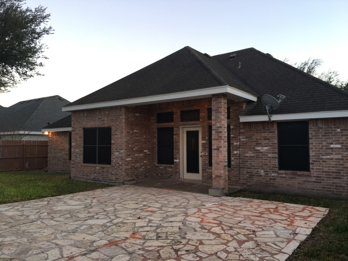 2001 Tomatillo Dr, Weslaco, TX 78596 House for Rent in Weslaco, TX
