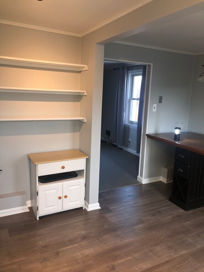 Kitchen pantry - 340 N 6th Ave