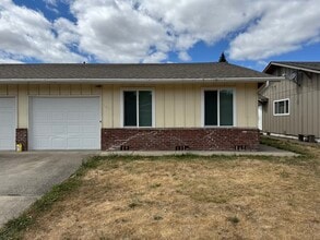 Building Photo - 141 47th Ave SE