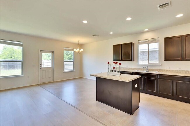 Foto del edificio - 7112 Longford Trail