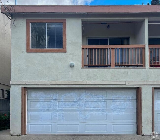 Building Photo - 17112 Chatsworth St