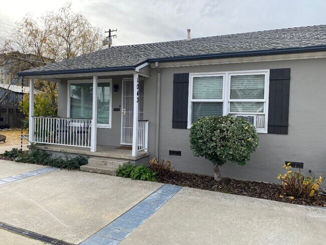 porche delantero - 1043 64th St