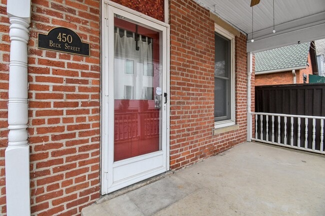 Building Photo - 450 E Beck St