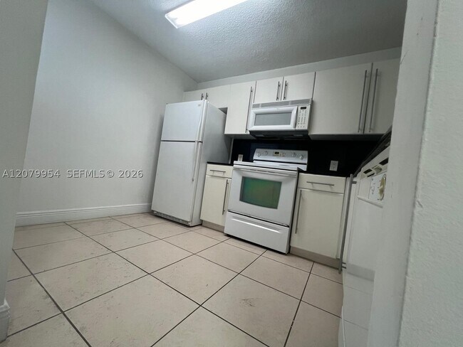 Foto del edificio - 18051 NW 68th Ave