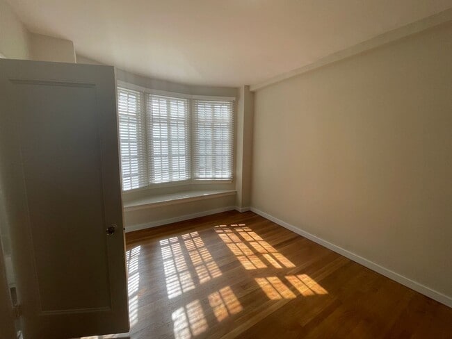 Building Photo - Brand new Studio near Downtown