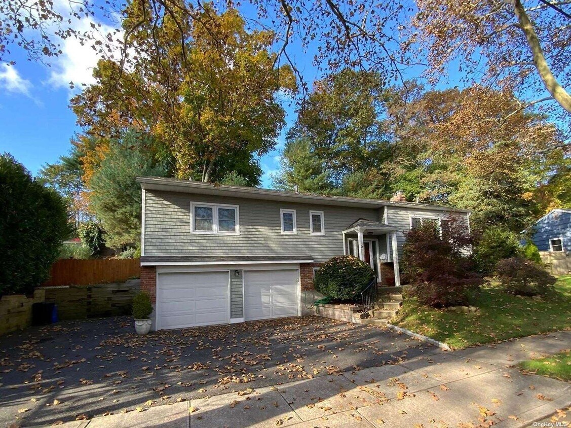 Primary Photo - 5 Avdon Ln