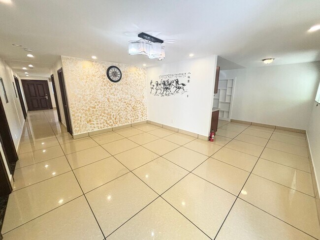 Building Photo - 1940 Iwaho Pl - 4 Bed 2 Bath Beautifully U...