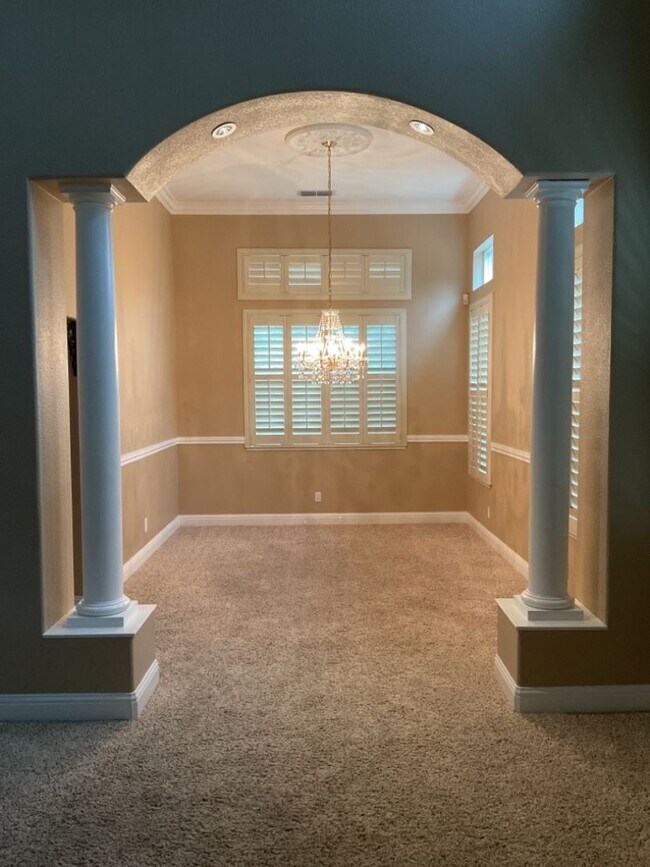 Building Photo - Gorgeous Home in Gated Community
