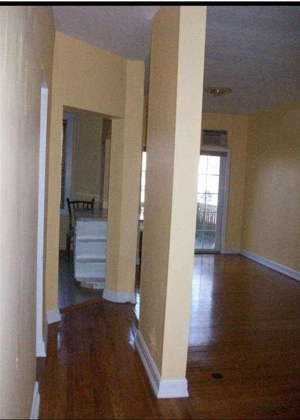 Primary Photo - 340 Ege Ave