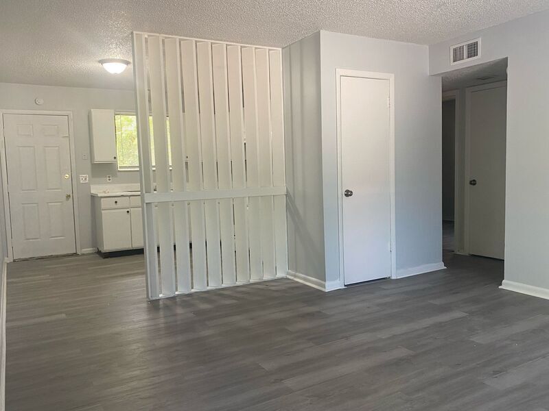 Foto principal - 5240 Westchase Court - 3
