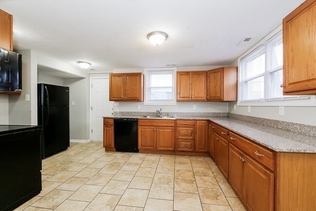 Building Photo - 706 N Aztec Dr