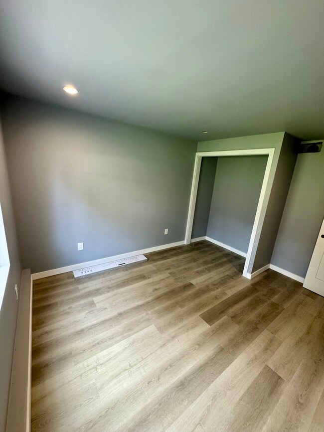 Building Photo - 881 Skyline Dr