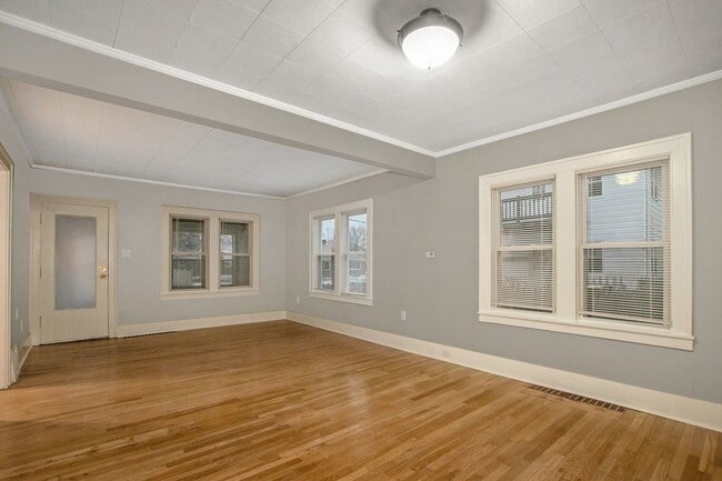 Building Photo - Main Level 2BR Apartment