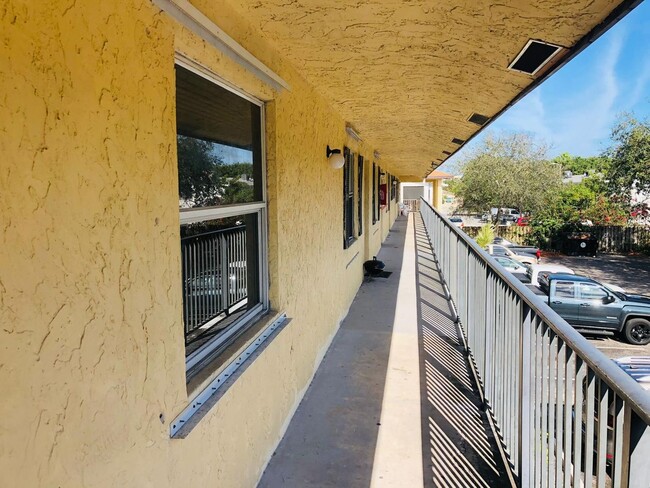 Foto del edificio - 2Bed 2Bath Condo Lake worth