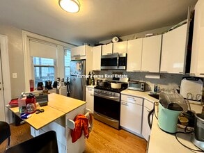 Building Photo - 106 Berkshire St