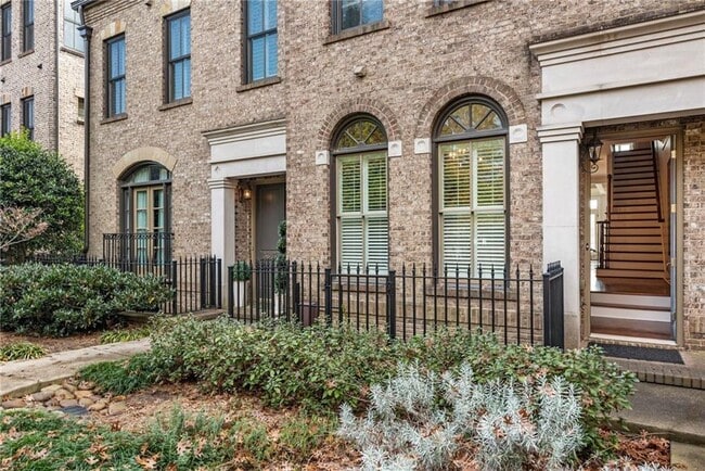 Foto del edificio - 3611 Habersham Rd NW