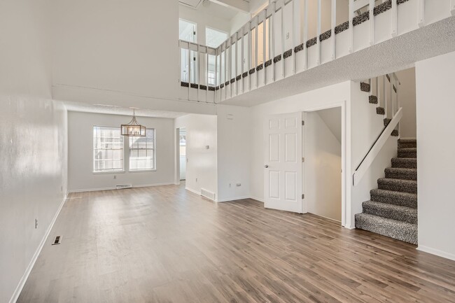 Building Photo - Evolve Real Estate: Available 9/15 Spaciou...