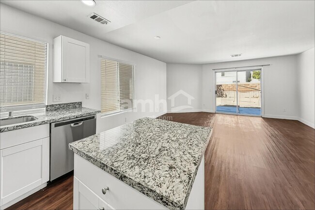 Building Photo - 6130 Peach Blossom Ln