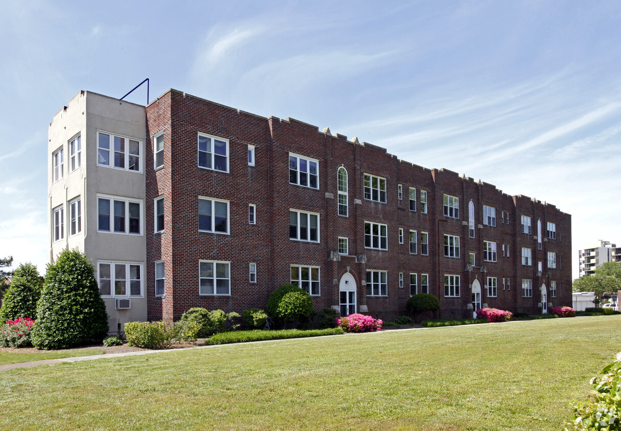 Primary Photo - Harbor View Manor