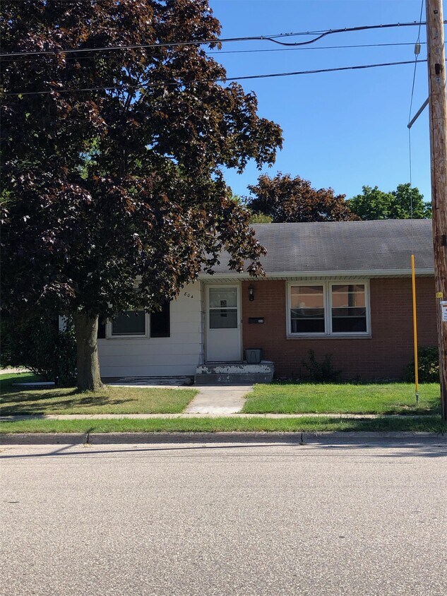 Primary Photo - 804 Adams St