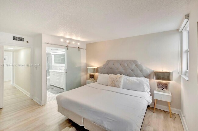 Building Photo - 2401 Collins Ave