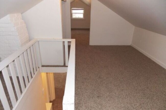 Foto del edificio - 245 Burlington Ave